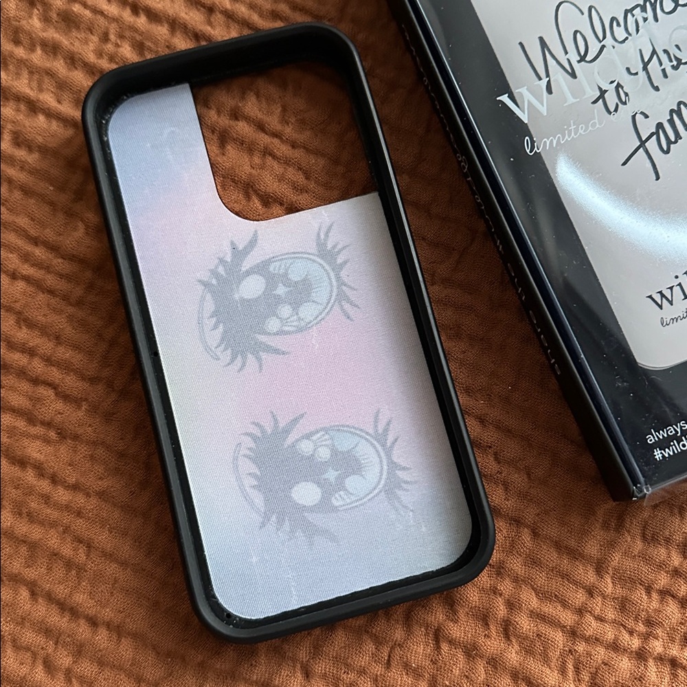 Wildflower Anime eyes iphone 14 pro phone case - Picture 4 of 4